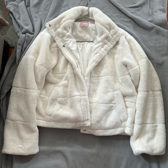 Pink Lily Jackets & Blazers - Faux fur jacket